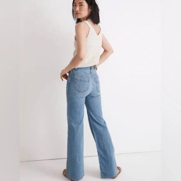 Madewell 11" High Rise Flare Jeans in Conwell Wash 27 Petite - Picture 2 of 7